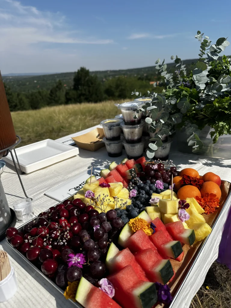 Gyümölcstál szabadtéri eseményen